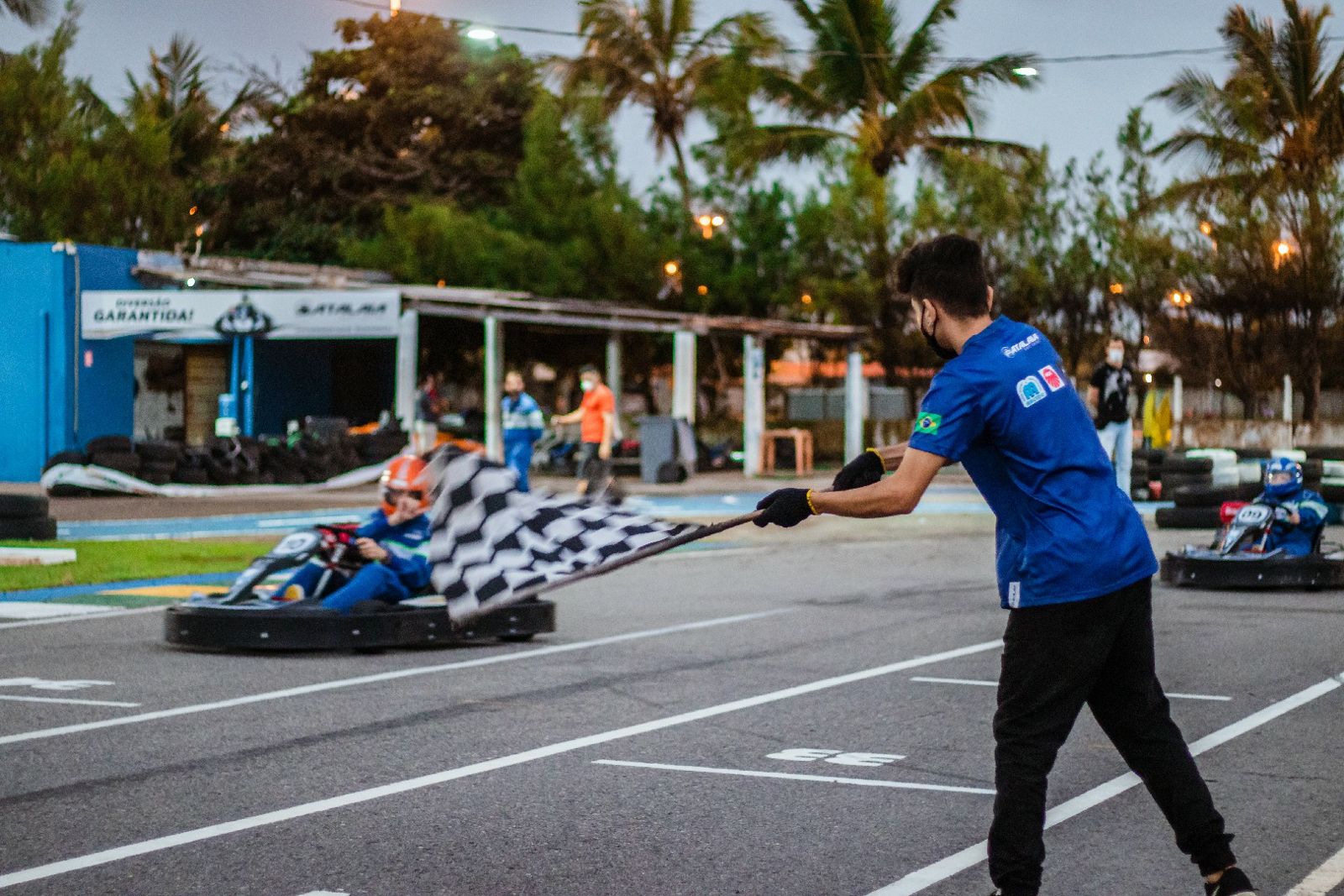 Bandeirada de chegada no Piquet Kart