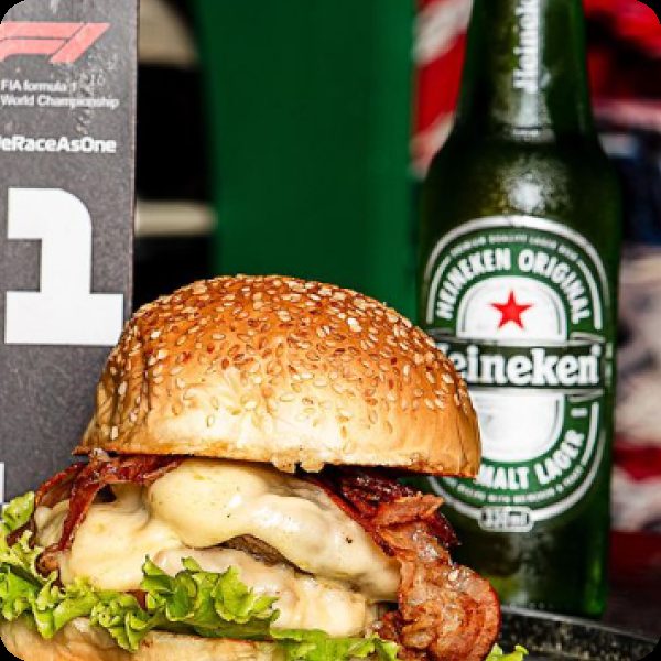 Hambúrguer do snack bar do Piquet Kart